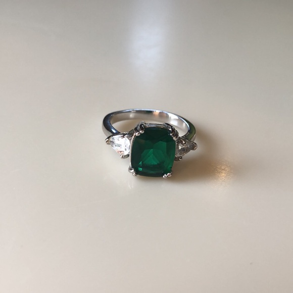 Green, Silver, and White Faux Diamond. Costume Ring. Beautiful piece. Size 8 - Picture 3 of 3